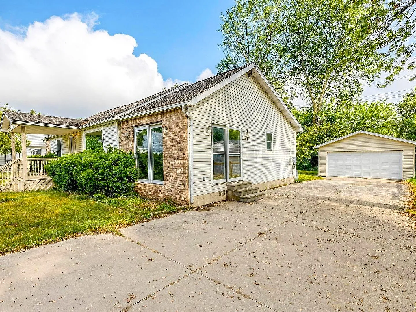 Charming 3BR House in Lexington — Photo 2