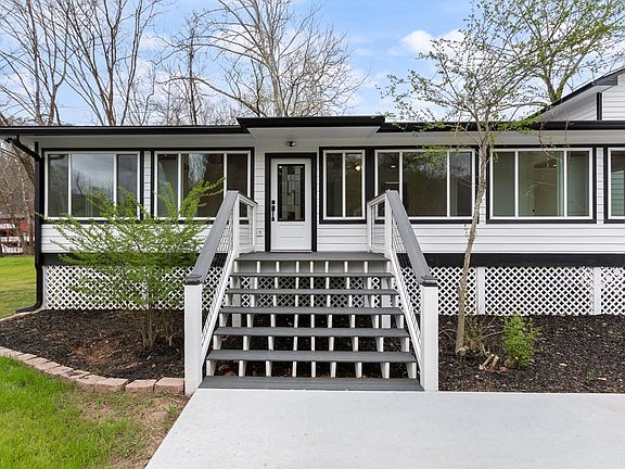 4th image of 284 Smokeford Road