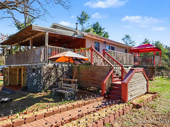 1889 E 40th St, White Cloud, MI 49349
