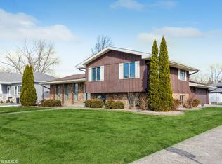 1061 Azalea Dr, Munster, IN