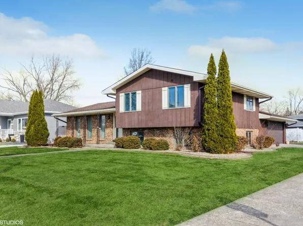 1061 Azalea Dr, Munster, IN 46321