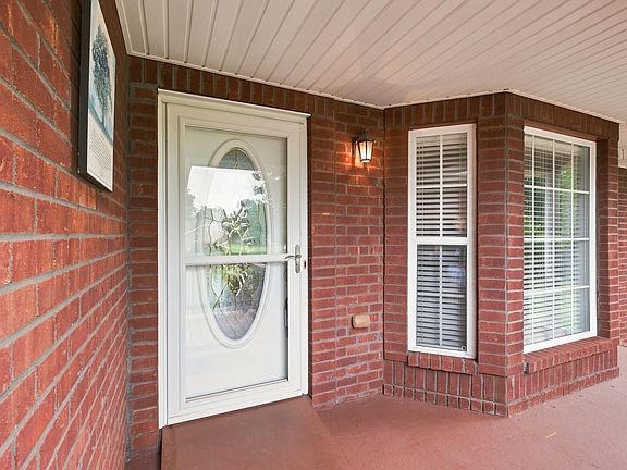2nd image of 106 Teton Ct