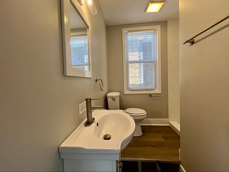 1019 W 18th St #1F — Photo 15