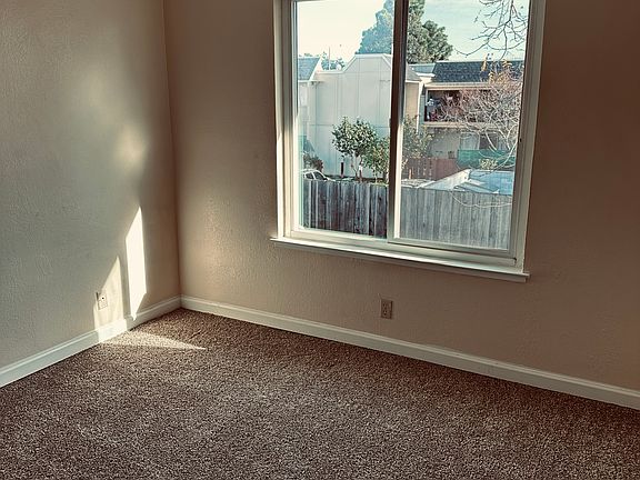 5th image of 1394 McQuesten Dr APT B