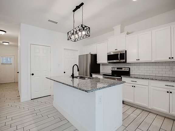 5th image of 1002A Sayle St