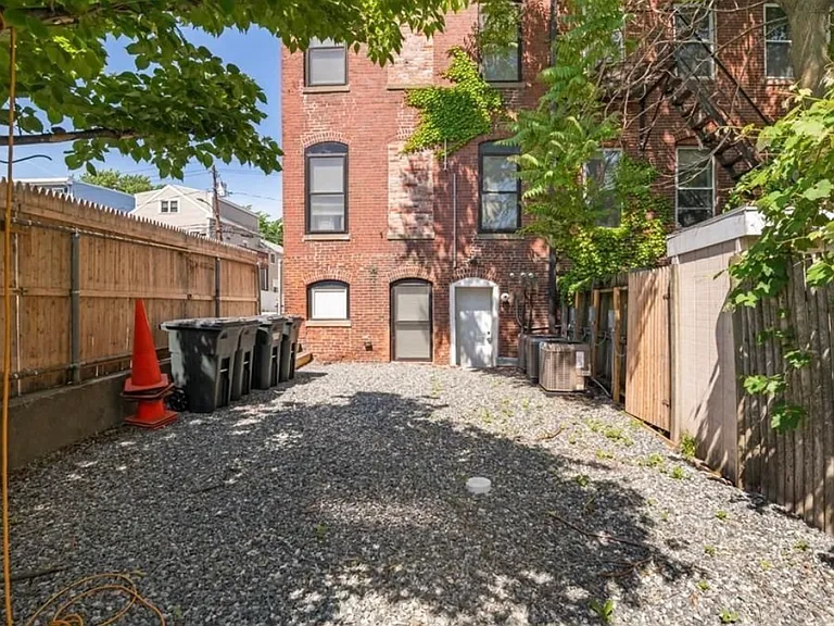 211 W 9th St #3 — Photo 7