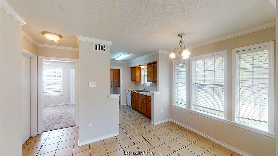 3 bed, 1364 sqft, $1,450 — Photo 3