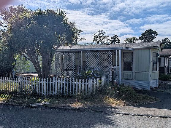 2nd image of 1210 SE 48th Pl Unit 1