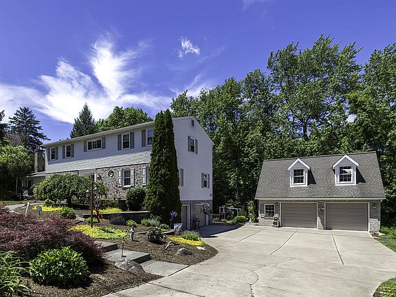 2nd image of 326 W Arlington Rd