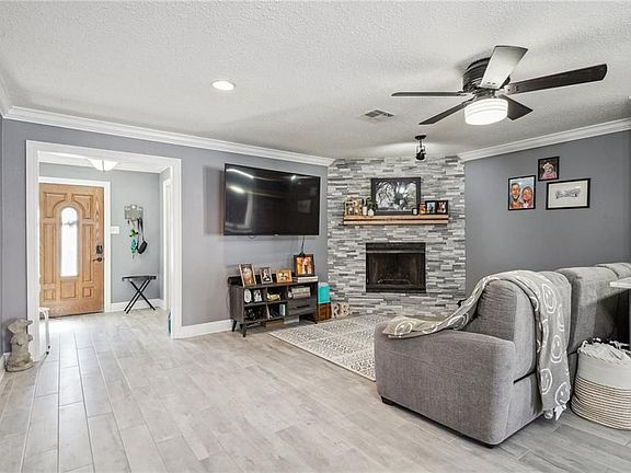 4th image of 323 River Point Dr