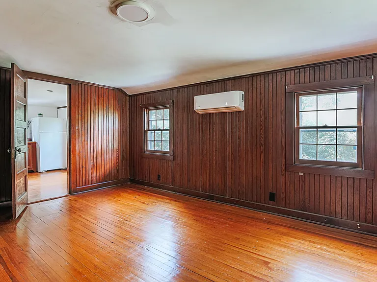 860 Elizabeth Ln — Photo 22