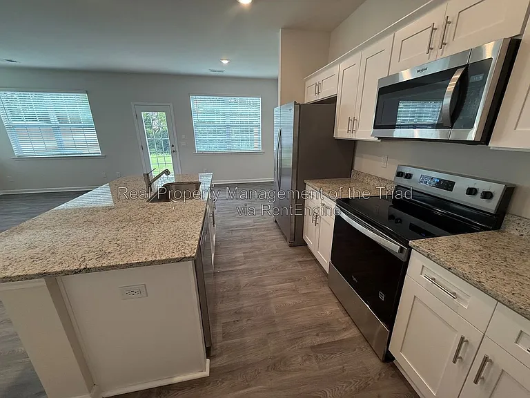 1106 Broholmer Ln — Photo 5