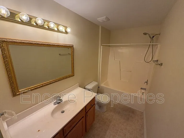 448 Anna St — Photo 10