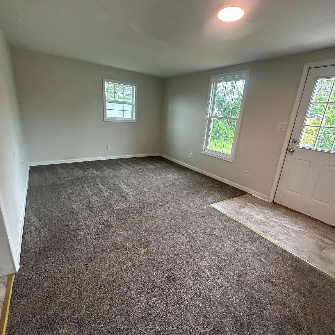 3 bed, 1.0 bath, 984 sqft, $1,800 — Photo 2