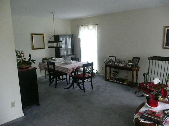 5th image of 219 Willow Dr