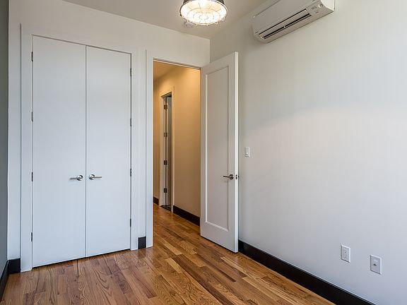 3rd image of 302 Stanhope St APT 1R