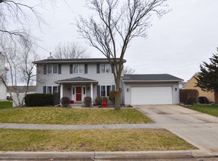 4 Knottingham Ct, Bloomington, IL 61704