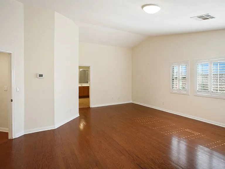 2120 Waterbury Ln — Photo 32