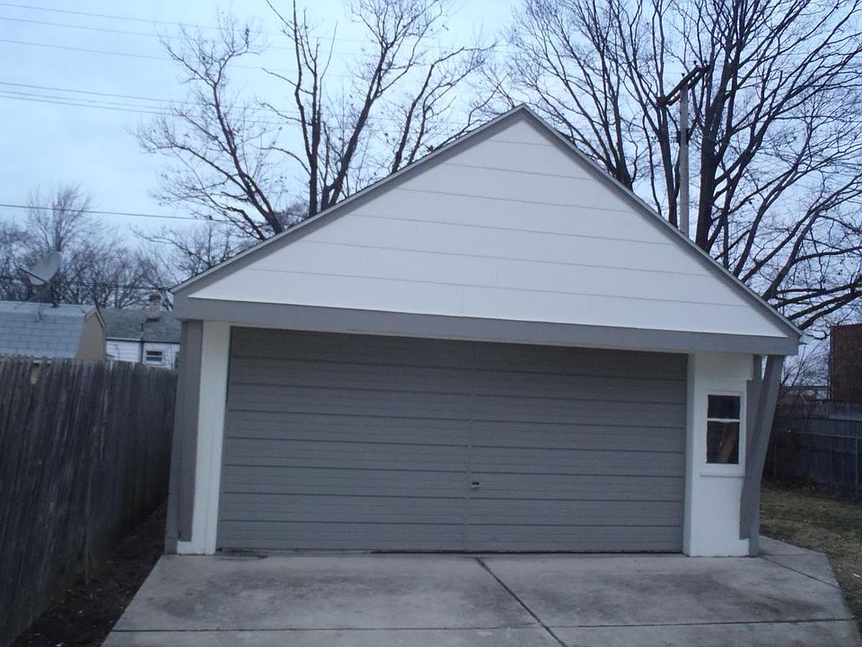2nd image of 985 E Morehouse Ave