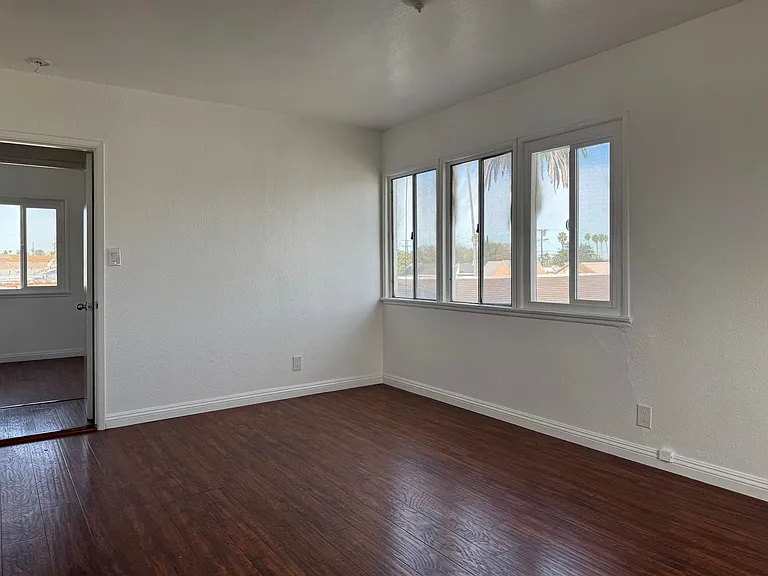 10705 S Figueroa St #10 — Photo 15