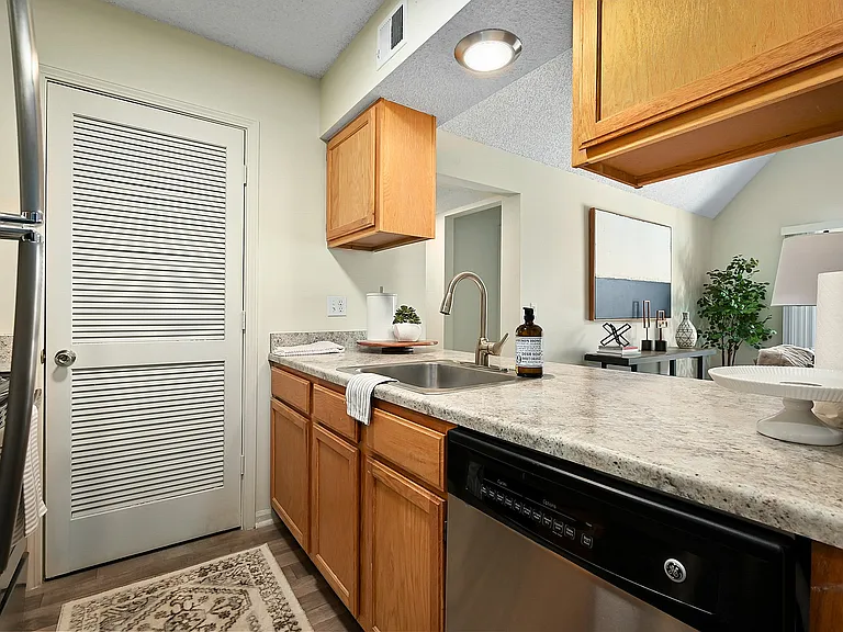 Riviera II - Kitchen