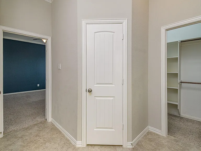 9403 Briscoe Bend Ln — Photo 14