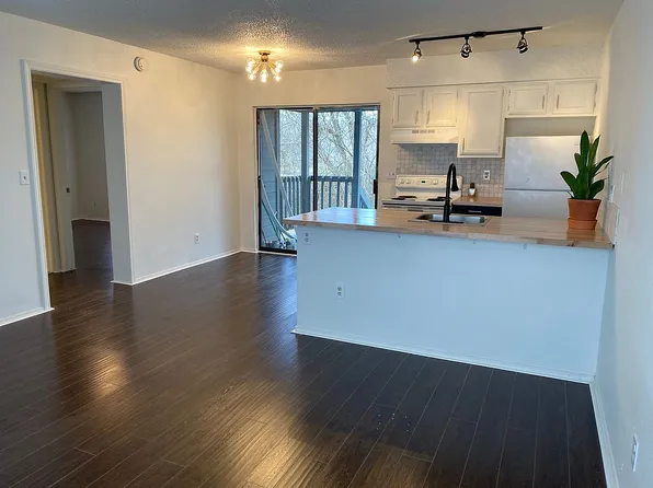 126 Hillside Cv, Elgin, TX 78621