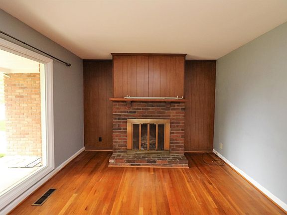 3rd image of 901 Brookhaven Dr