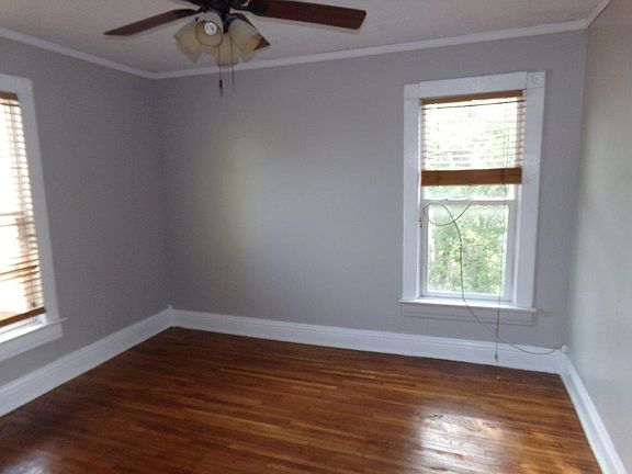 4th image of 515 N Sycamore St