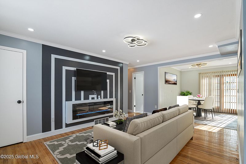 4th image of 170 Ward Avenue