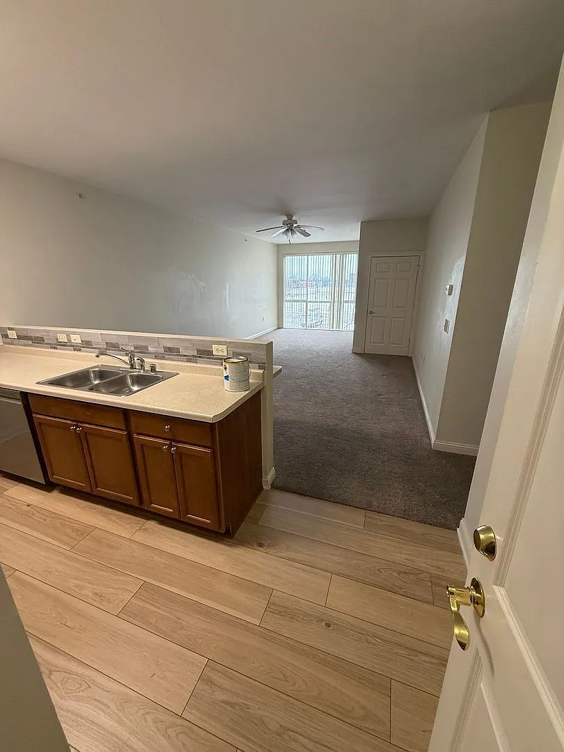 Uptown Brass Apartments — Photo 4