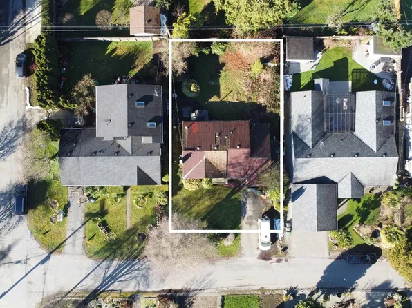 1319 Cottonwood Cres, North Vancouver, BC V7P 1L1