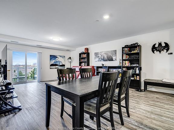 3rd image of 1675 Banwell Rd #402