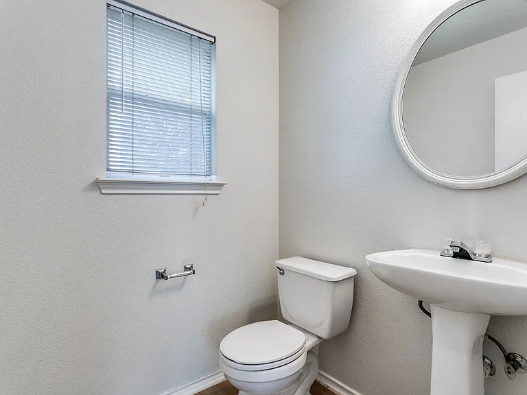 3410 Sherwin Dr — Photo 21