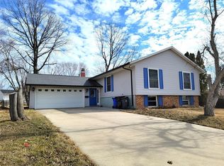 109 Sand Ln NW, Cedar Rapids, IA 52405