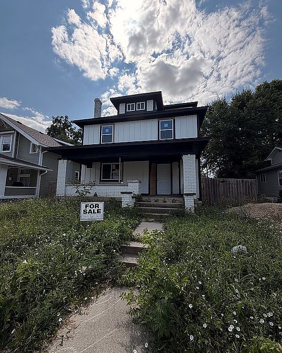 1st image of 930 N Dearborn St