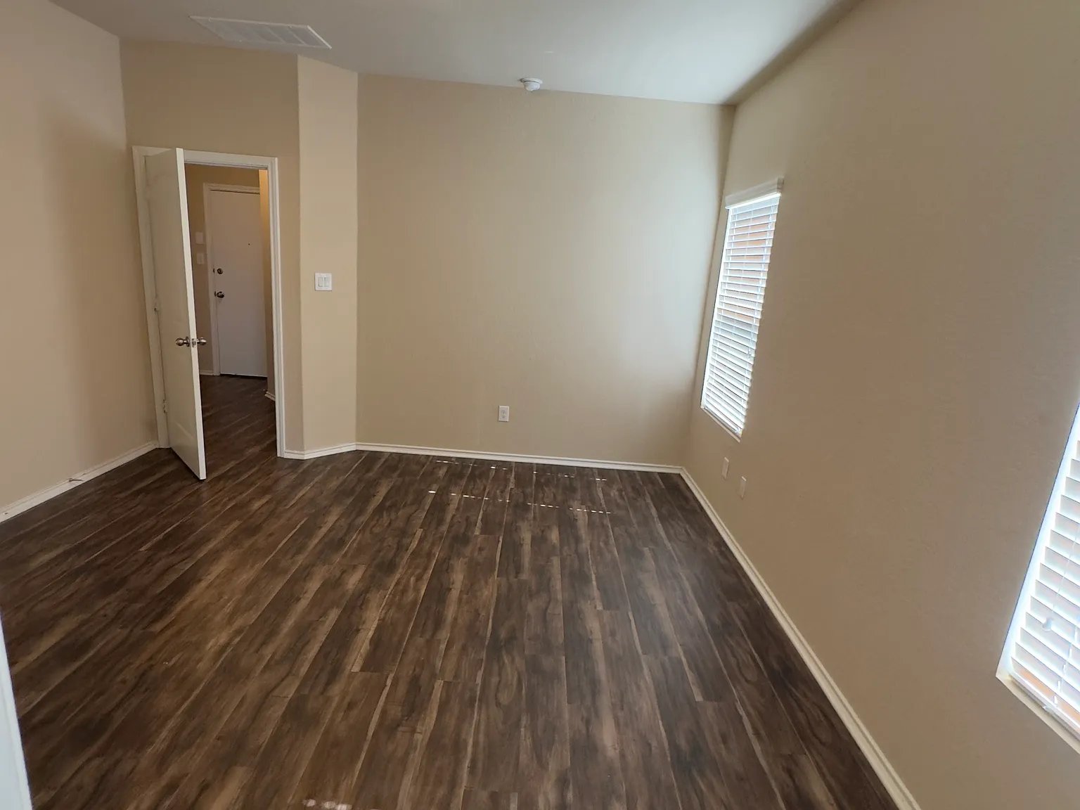 4 bed, 2421 sqft, $2,000 — Photo 3