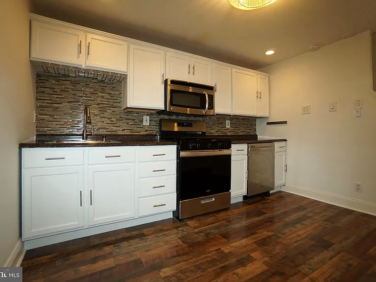 539 Turner St — Photo 16