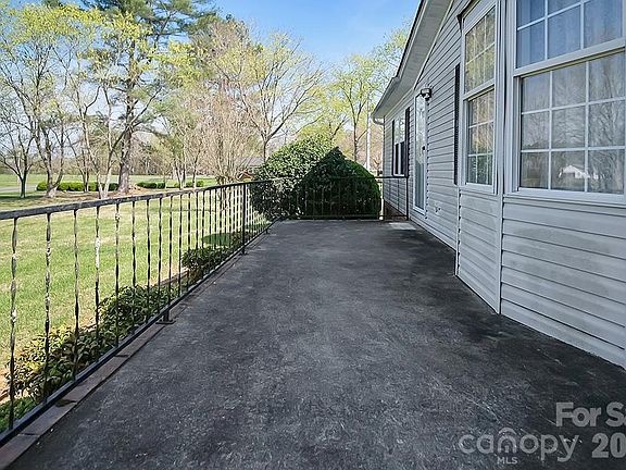 3rd image of 620 Anthony Grove Rd