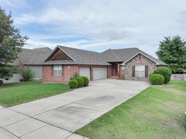 2120 N Jamestown Street, Ozark, MO 65721