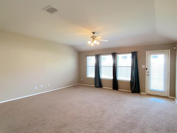 4th image of 3737 Palm Dr