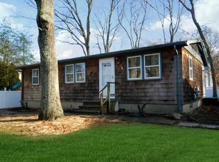 11 Wake Robin Trl, Saunderstown, RI 02874