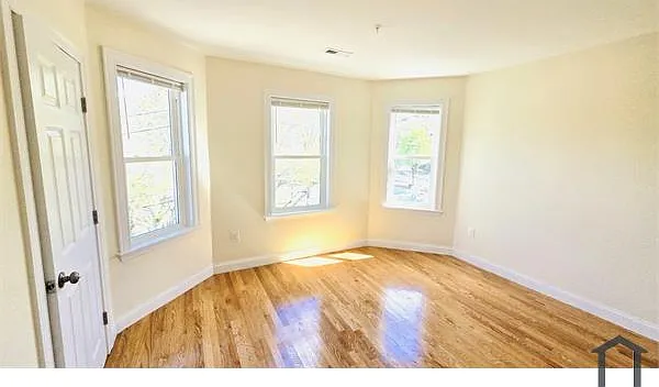 49 Woodcliff St #3 — Photo 9
