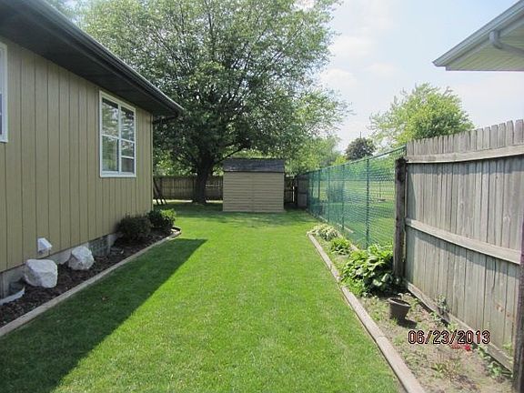 Side Yard/ Garden