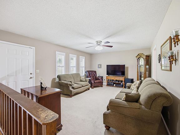 5th image of 5412 Village Garden Dr