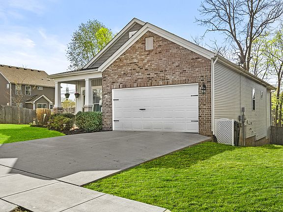 5th image of 409 White Oak Trce