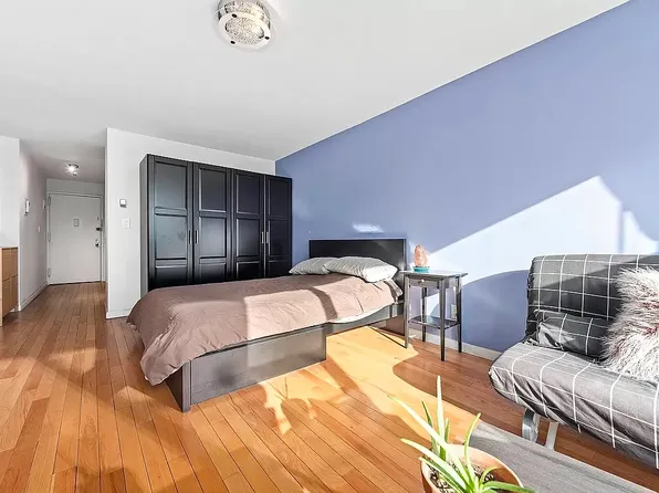 417 East 90th Street 7G image 2 of 5