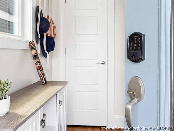 4th image of 398 Carolina Ave