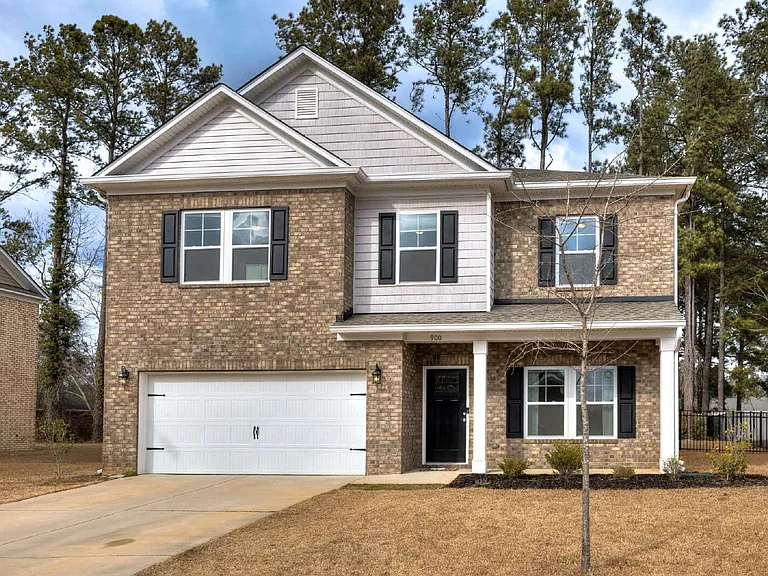 900 Curlew Cir — Photo 2