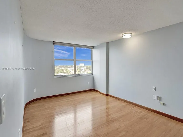 11930 N Bayshore Dr #601 — Photo 11